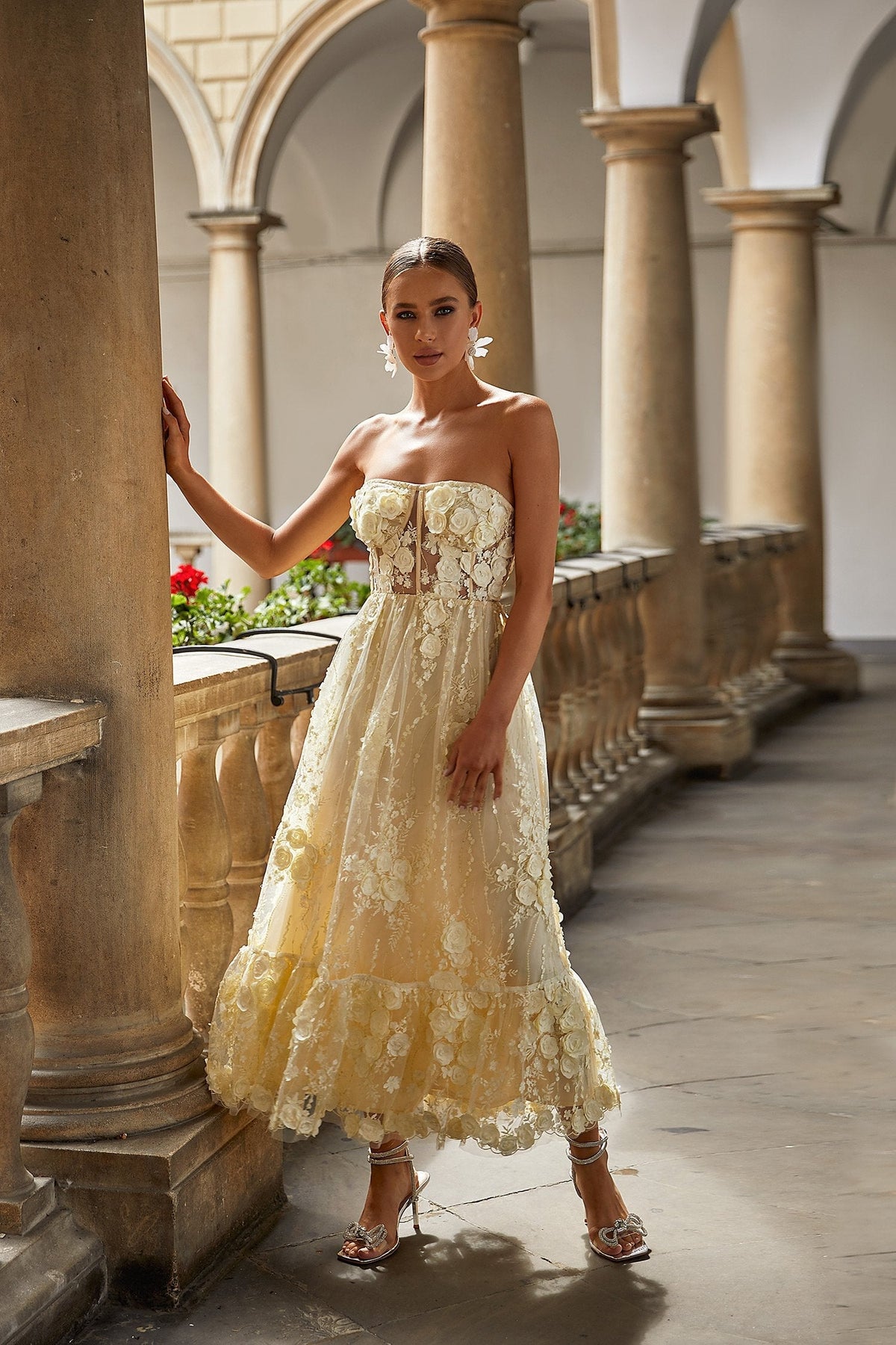 Dahlia 3D Floral Strapless Lace-up Dress