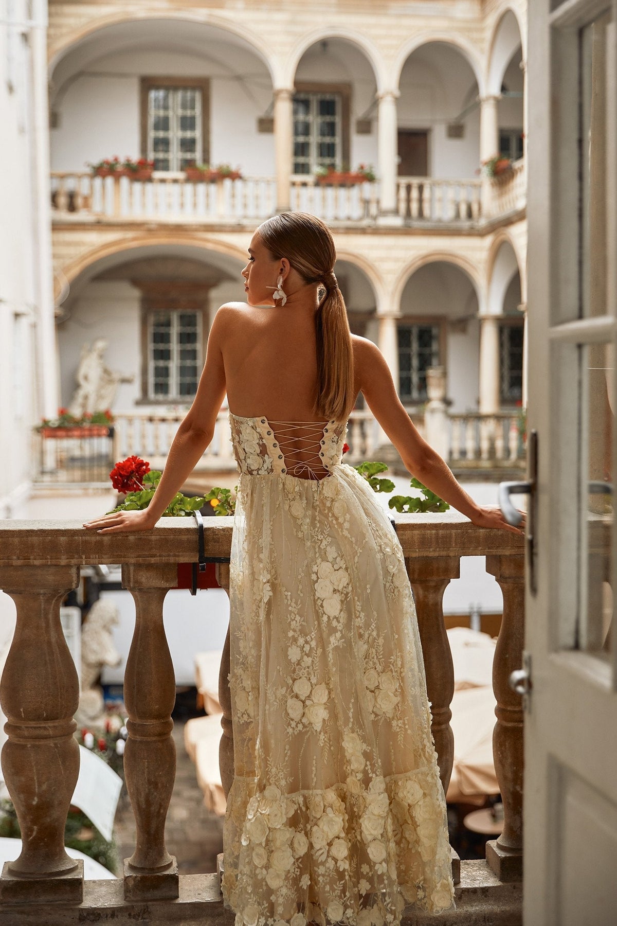 Dahlia 3D Floral Strapless Lace-up Dress 