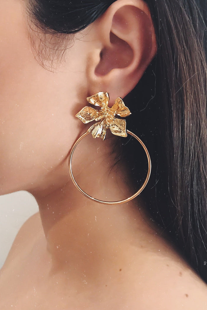 Glazori Jewels Earrings Glazori Jocelyn Gold Flower Hoops Earrings Glazori Jocelyn Gold Flower Hoops Earrings